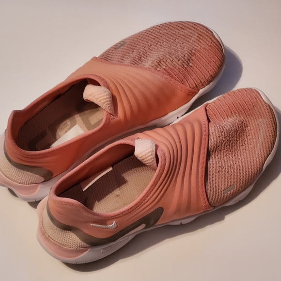 Nike - Picture 3 of 3